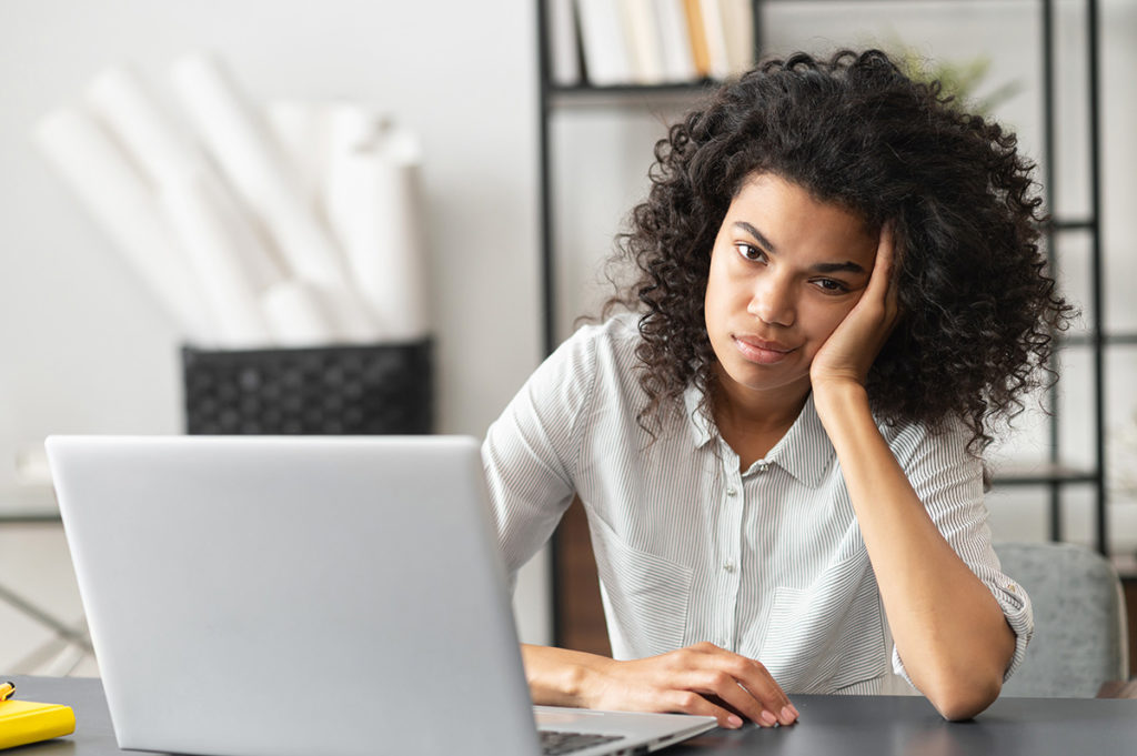 Employee disengaged with her work